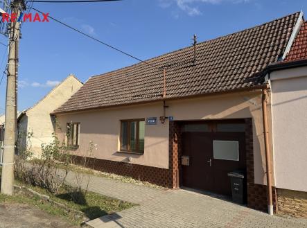 Pohled z ulice | Prodej - pozemek pro bydlení, 1 594 m²