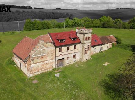 Zemědělská usedlost Lísky, objekt bývalého zámeckého dvora | Prodej - zemědělský objekt, 11 288 m²