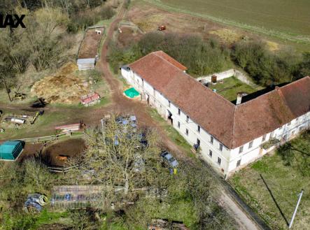 Usedlost Hluboké Dvory | Prodej - zemědělský objekt, 12 336 m²