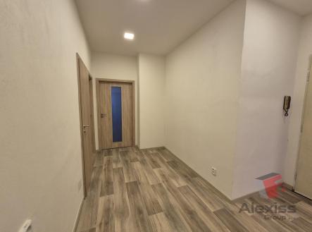 centrální vstupní hala.jpg | Pronájem bytu, 3+kk, 74 m²