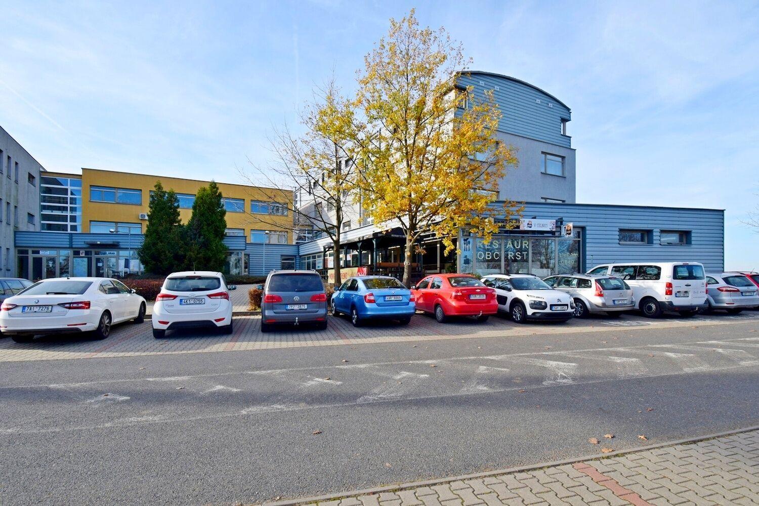 2 kanceláře 46 m2 v administrativní budově na okraji Prahy