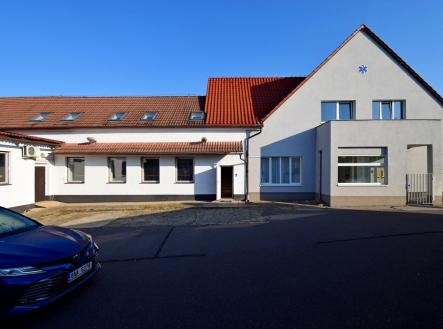 Pronájem - skladovací prostor, 147 m²