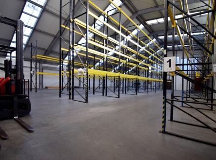 Pronájem - skladovací prostor, 147 m²