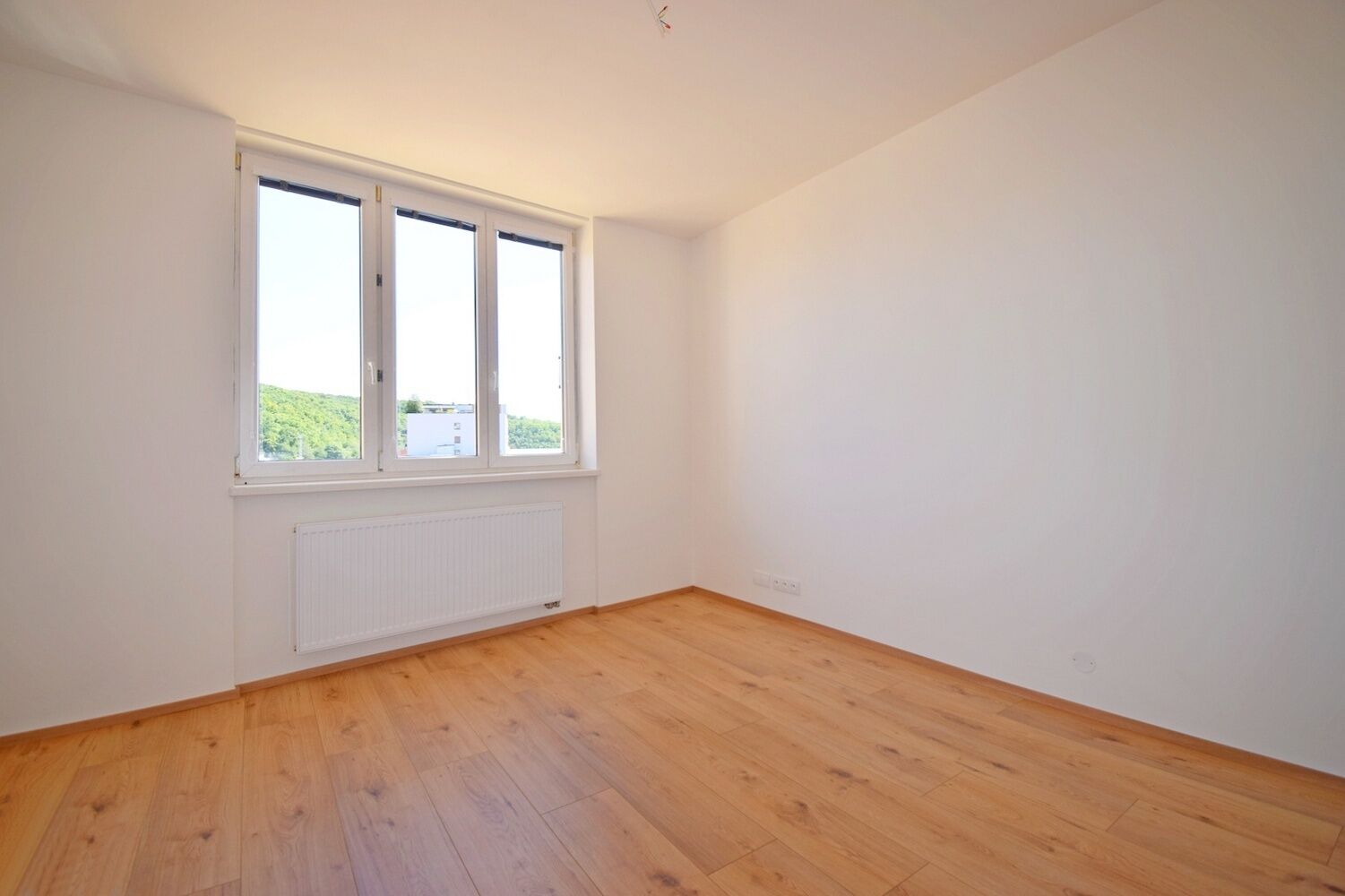 Atraktivní 2+kk s terasou v cihlovém domě, Praha 10 - Vršovice