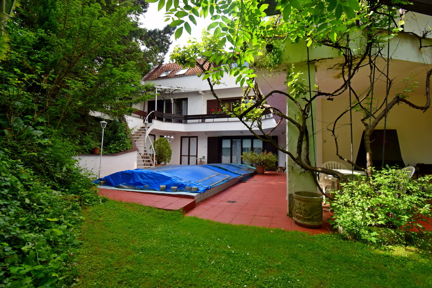 Prostorný 1+kk, 45 m2 s balkonem a zahradou, Praha 5 Barrandov