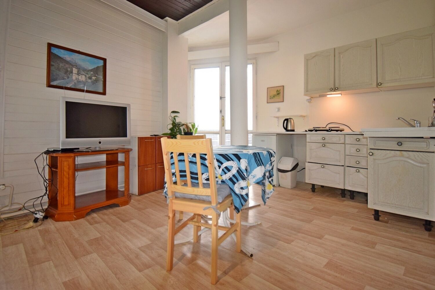 Prostorný 1+kk, 45 m2 s balkonem a zahradou, Praha 5 Barrandov