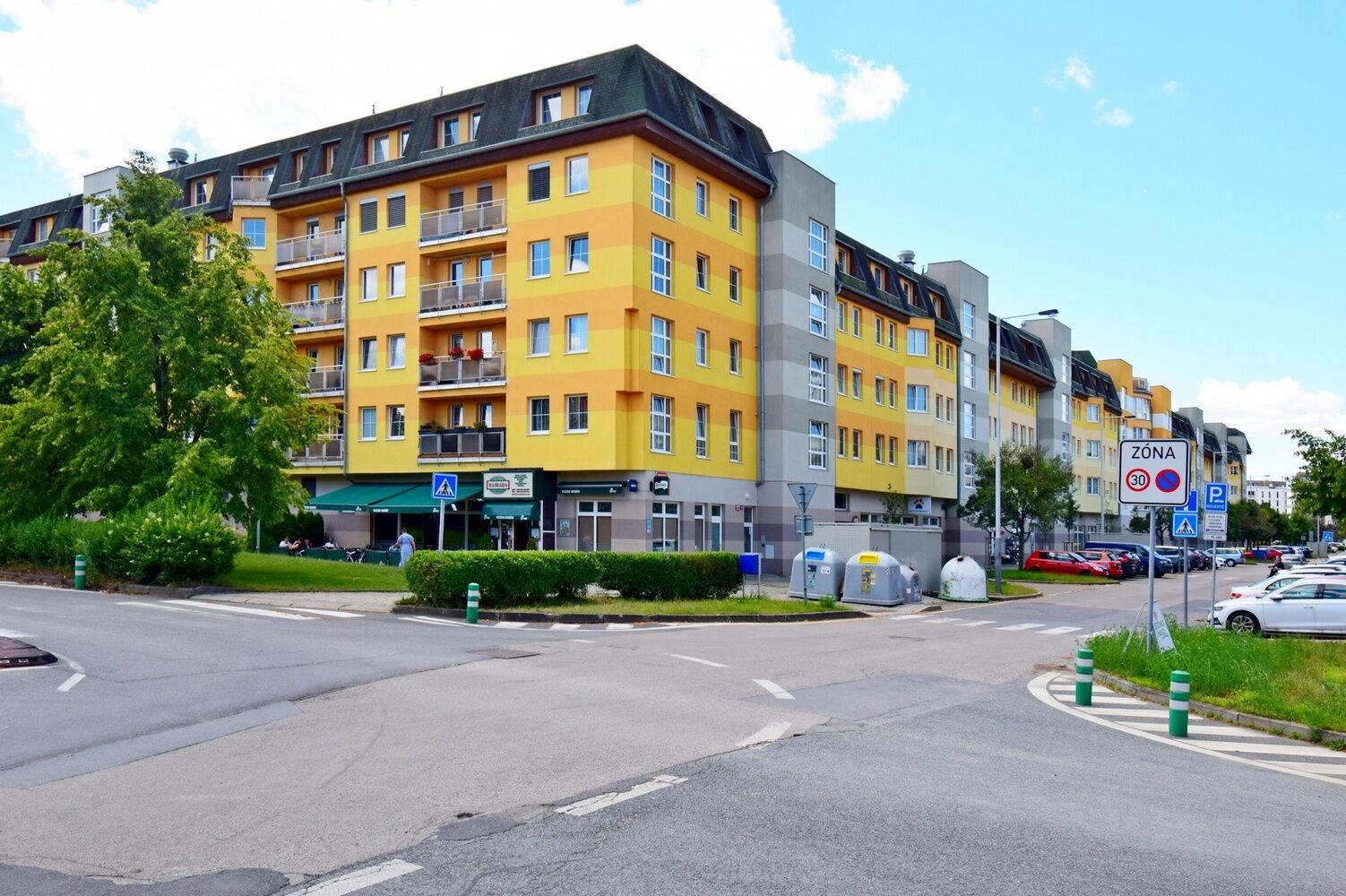 Nezařízený 3+kk s velkou terasou a gar. st. 111 m2 na Barrandově