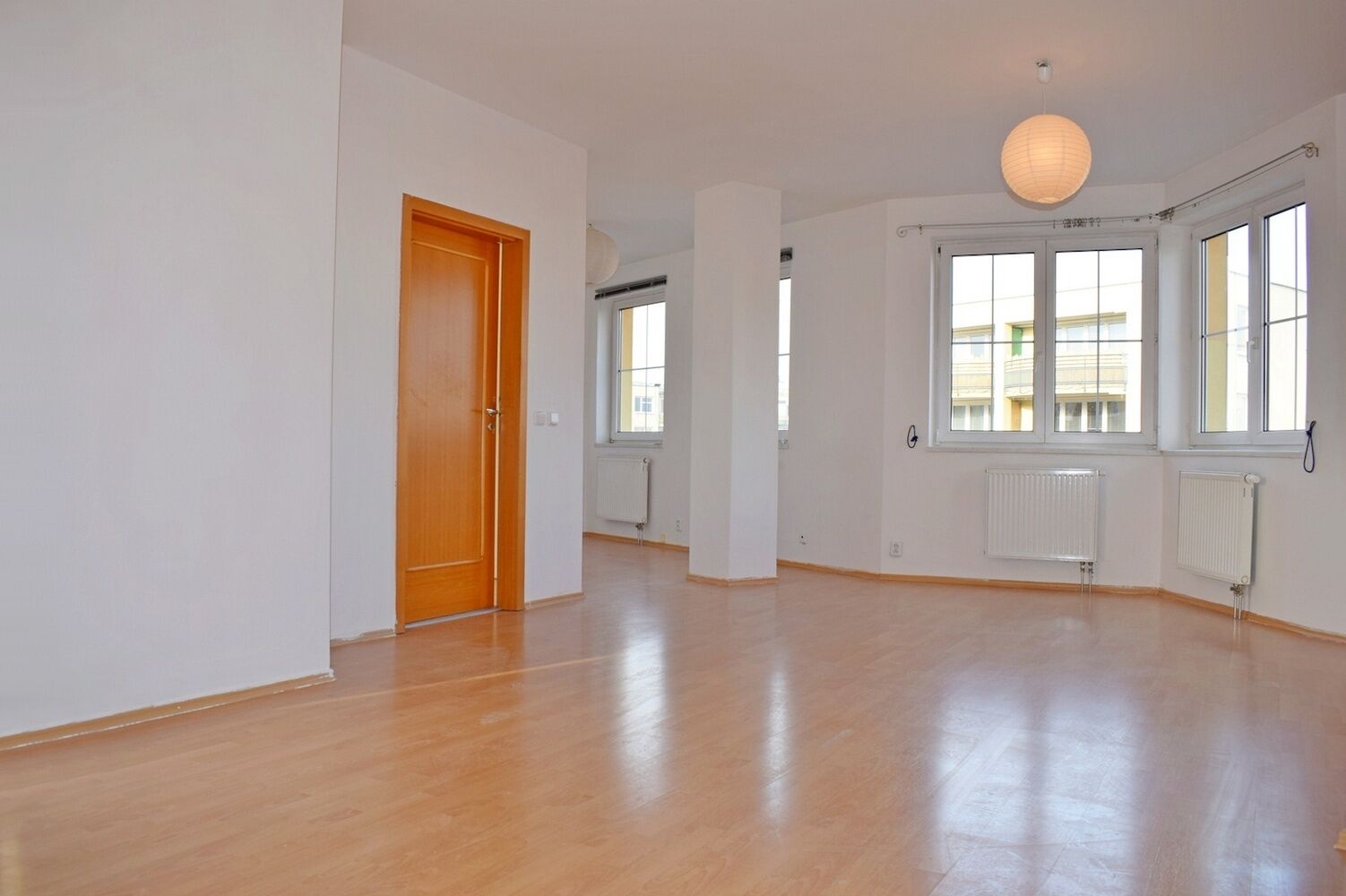 Nezařízený 3+kk s velkou terasou a gar. st. 111 m2 na Barrandově