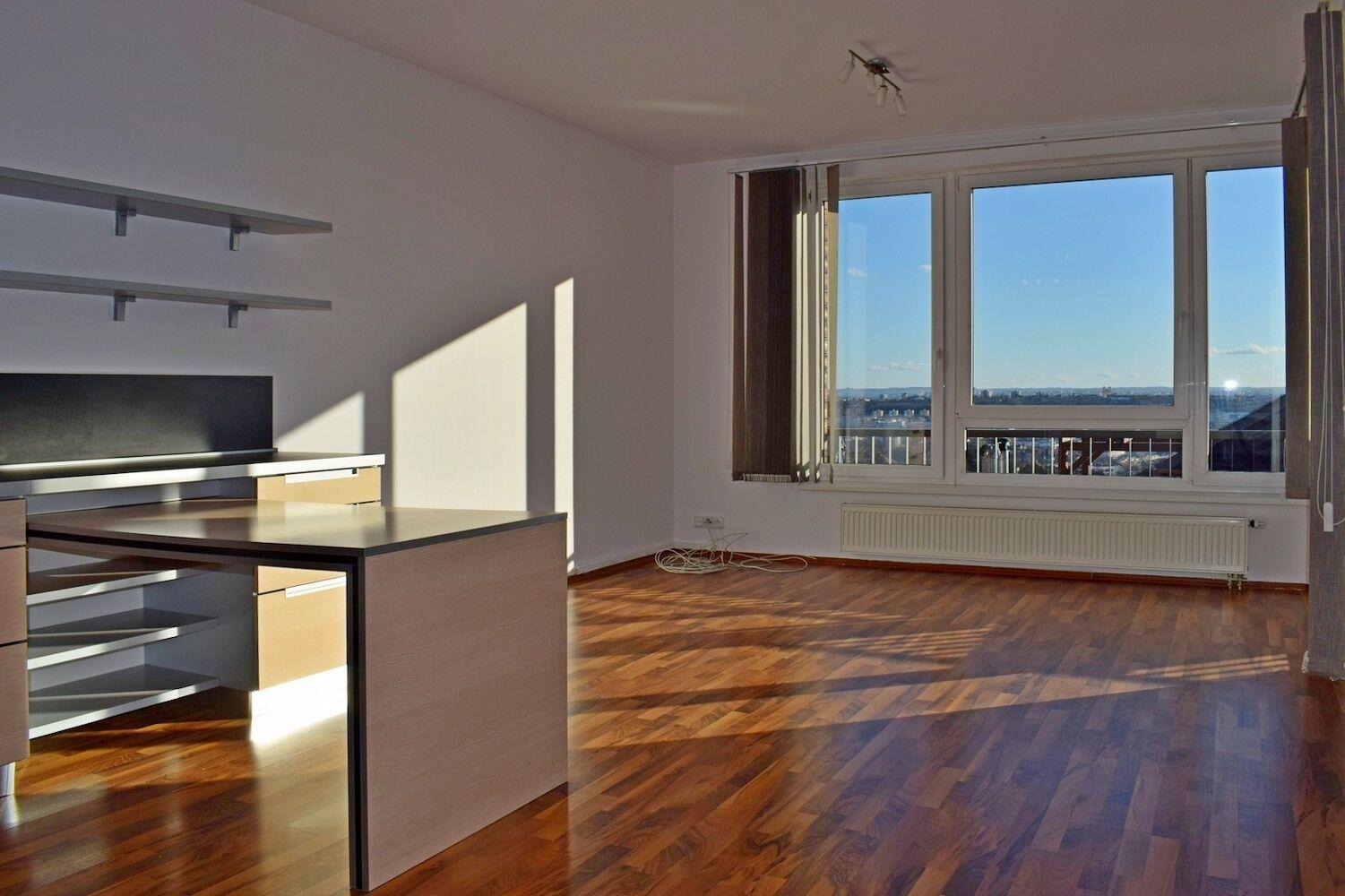 2+kk s terasou a garážovým stáním v novostavbě, Praha 8