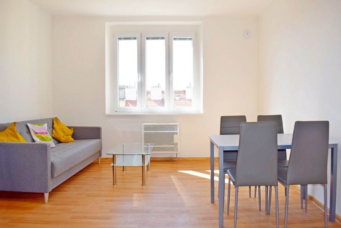 Krásný byt 2+kk, 50 m2 v cihlovém domě u metra Strašnická, Praha 10