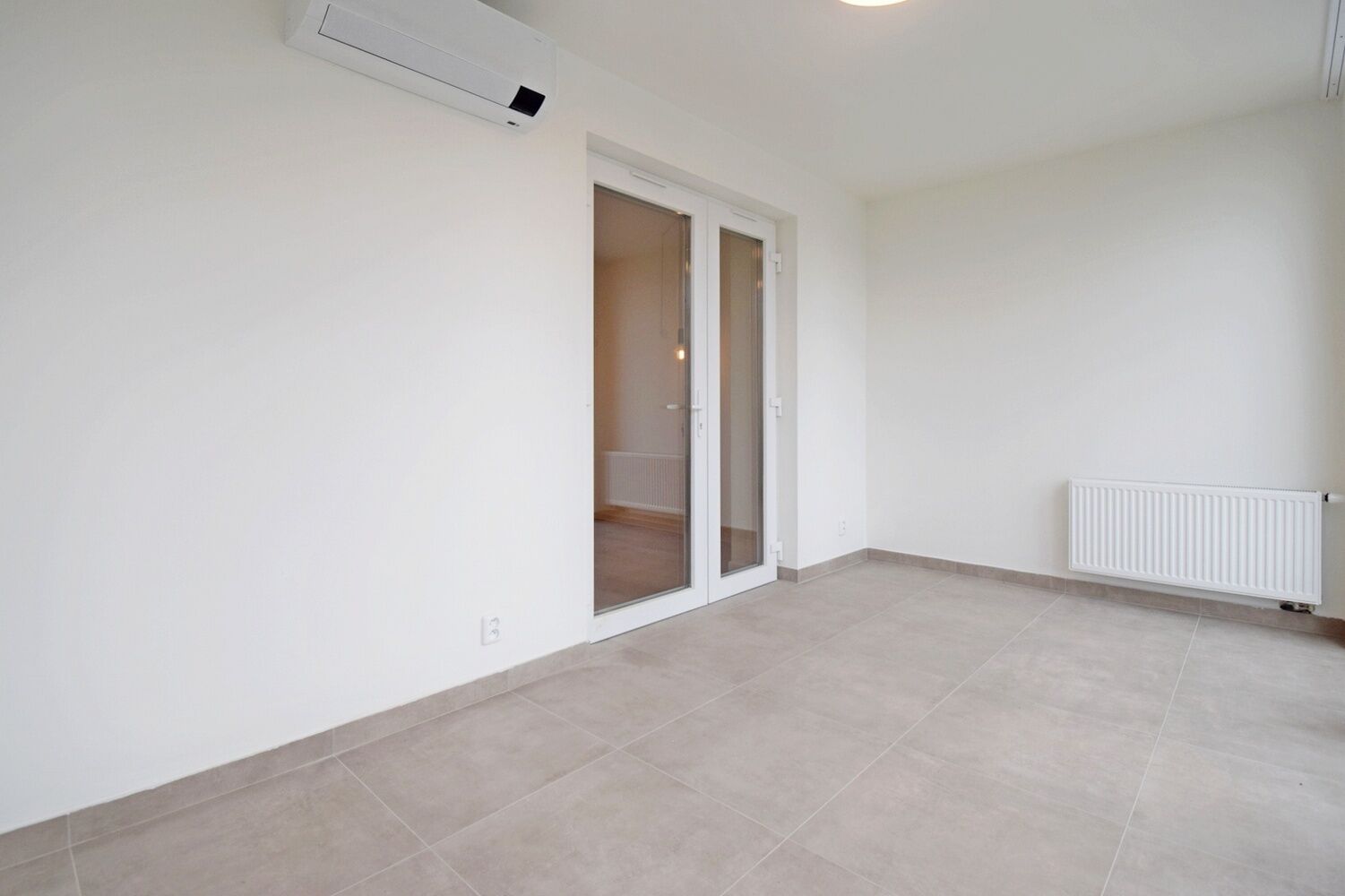 Zajímavý 3+kk se zahrádkou, 71 m2 ve vilce, Praha 6 - Řepy