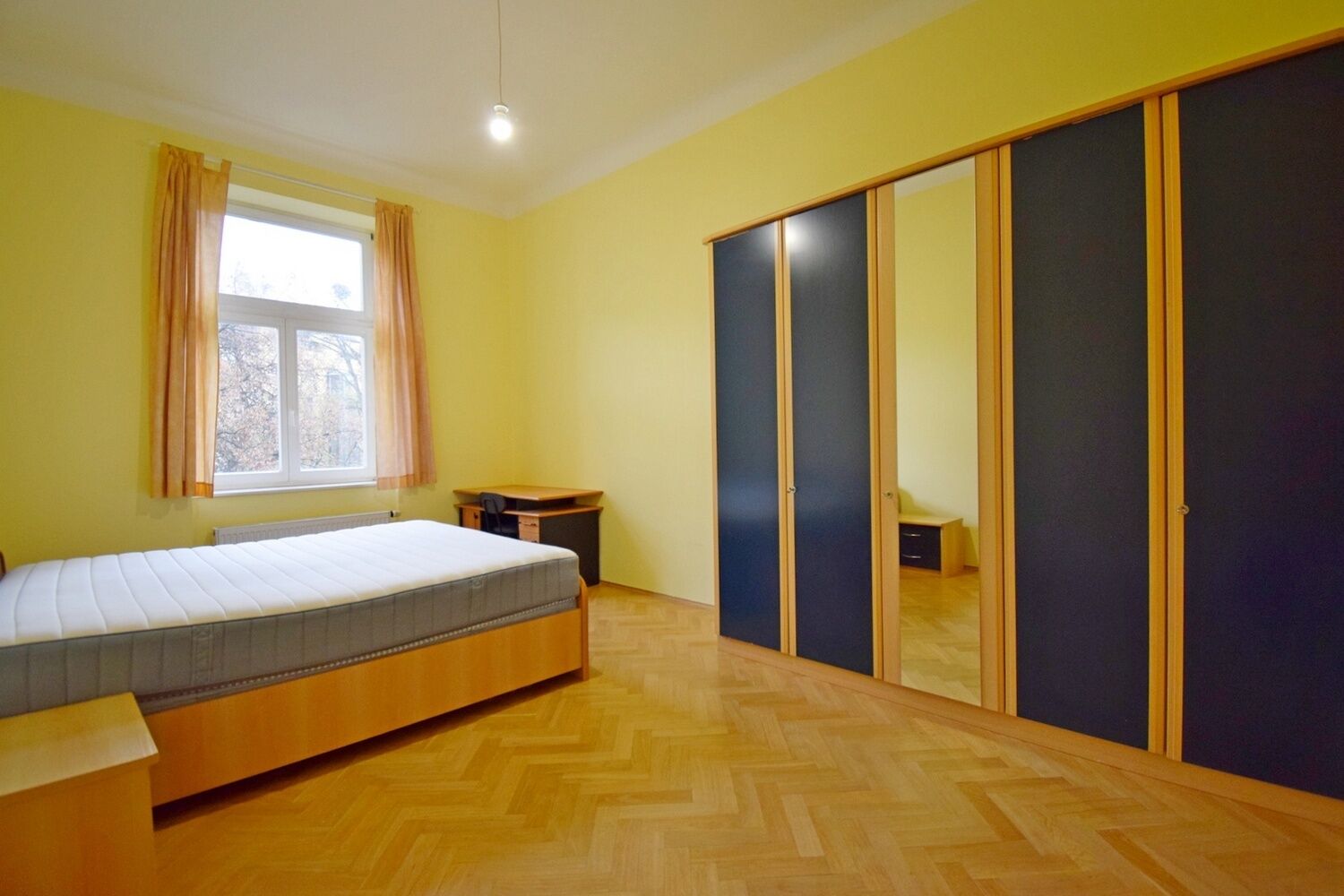 Zařízený 2+1 s balkonem 77 m2 přímo u Riegrových sadů, Praha 2 Vinohrady