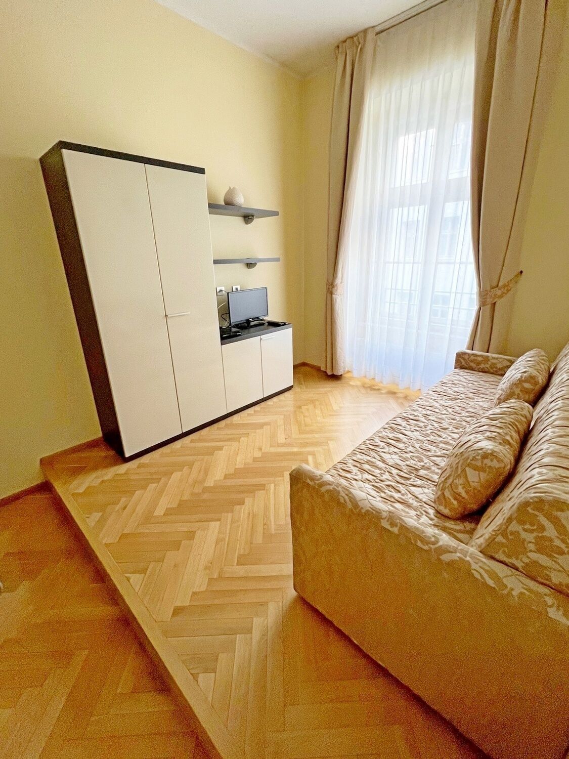 Kompletně zařízený 2+kk, 46 m2, nedaleko Václavského nám., Praha 2 – Nové Město