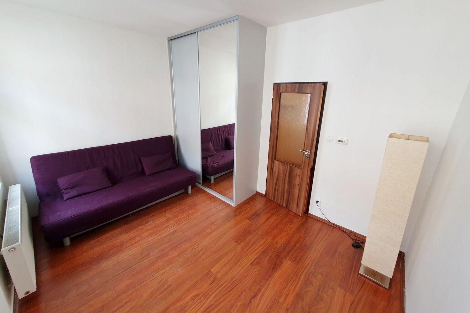 Velmi hezký 1+1 35 m2 nedaleko nám. Míru, P-10 Vršovice