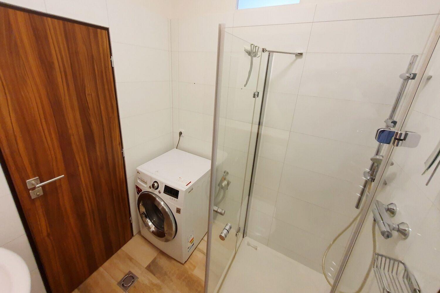Velmi hezký 1+1 35 m2 nedaleko nám. Míru, P-10 Vršovice
