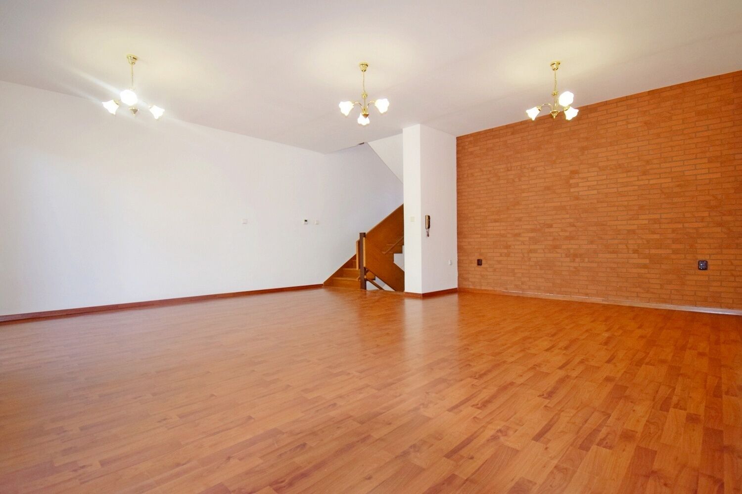 Velkorysý ŘRD 4+1 s balkonem, garáží a zahradou Praha 6 - Řepy