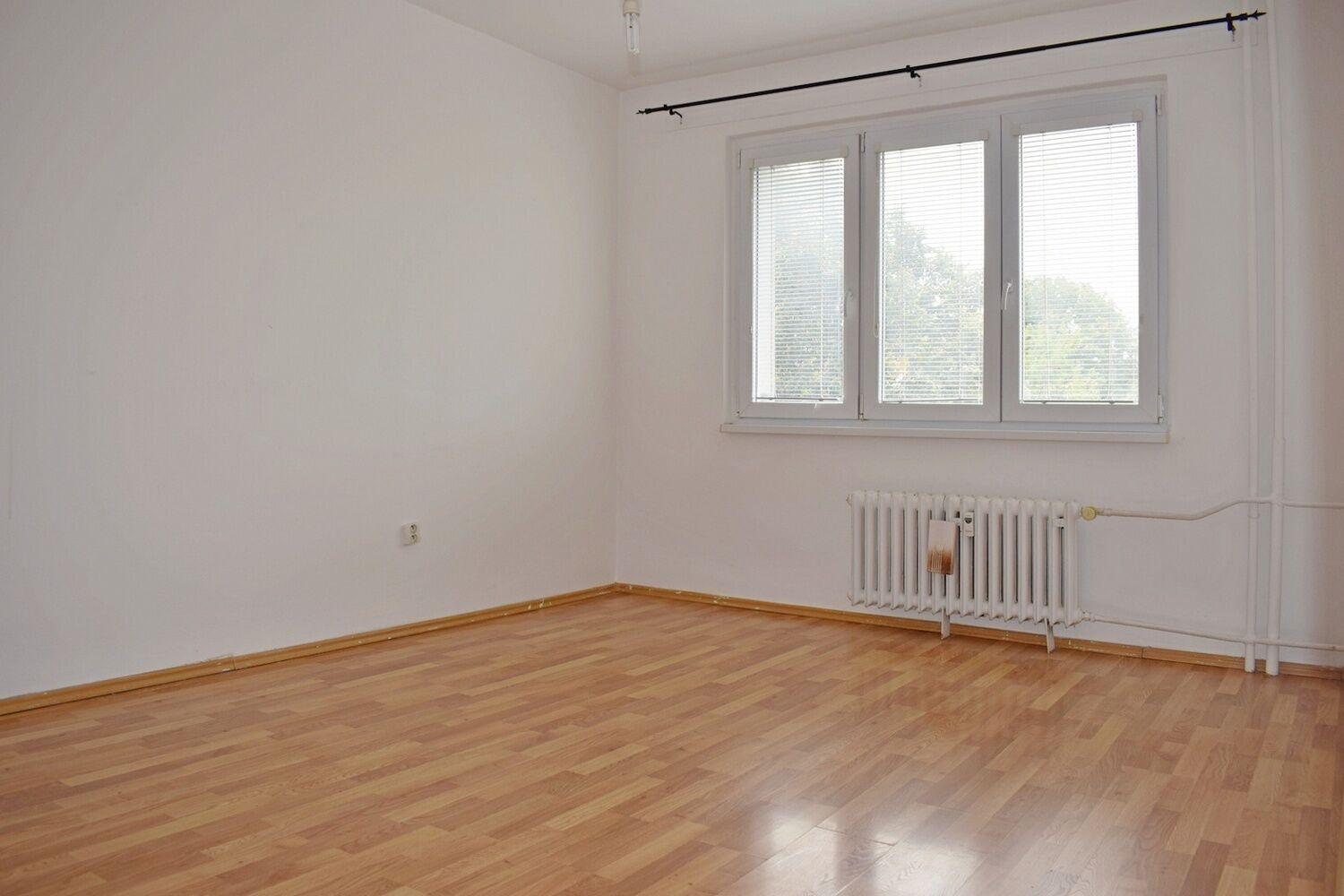 Nezařízený 2+1, 55 m2 u metra Petřiny, Praha 6