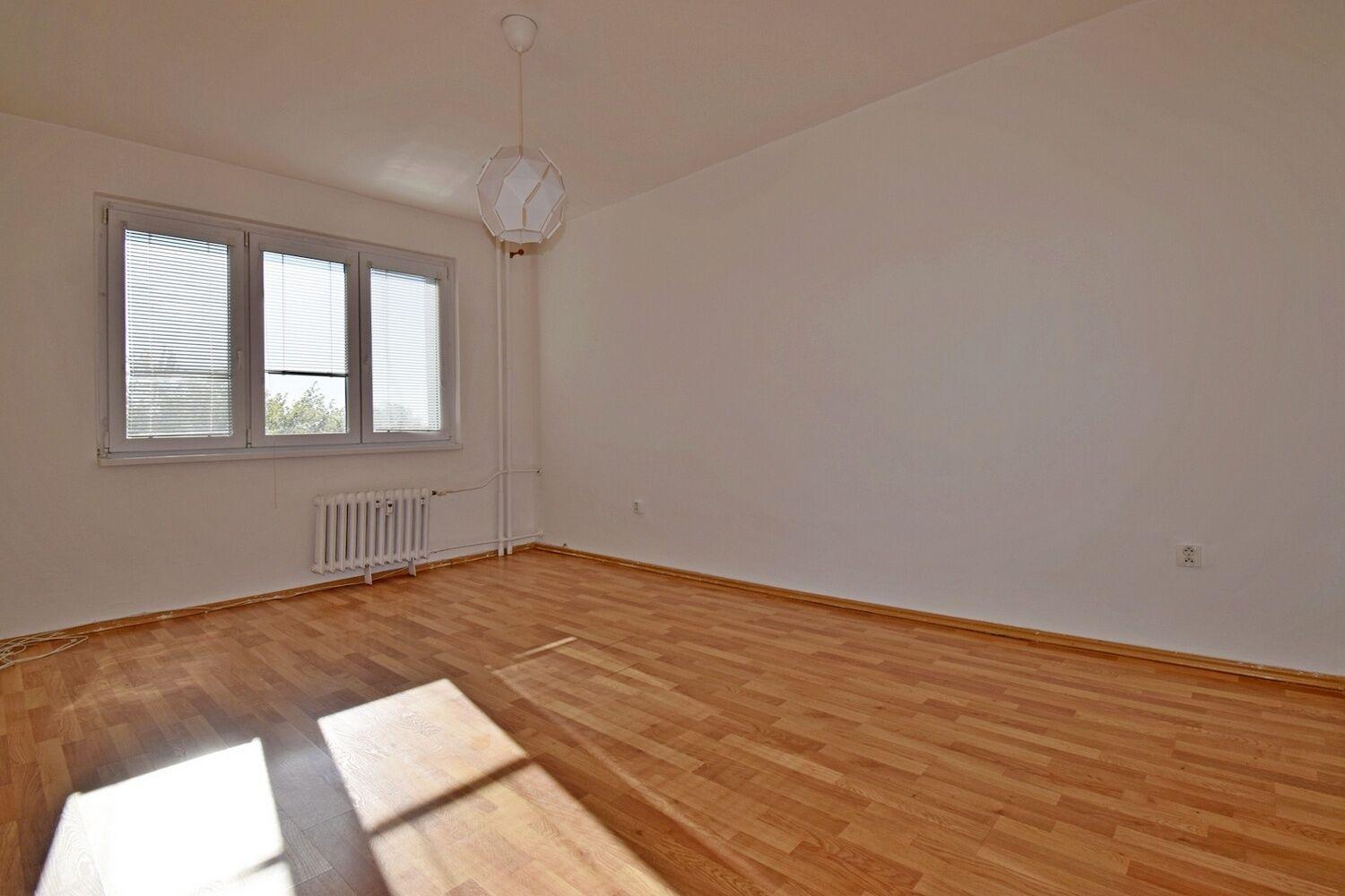 Nezařízený 2+1, 55 m2 u metra Petřiny, Praha 6