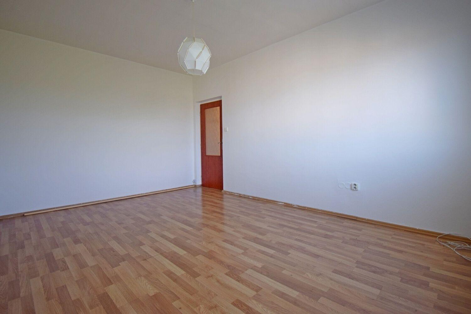 Nezařízený 2+1, 55 m2 u metra Petřiny, Praha 6