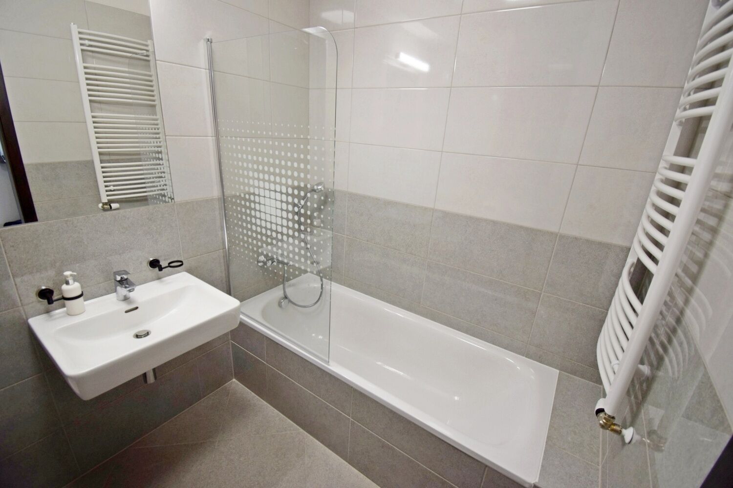 Moderní 2+kk s balkonem a garážovým stáním u metra Stodůlky, Praha 5