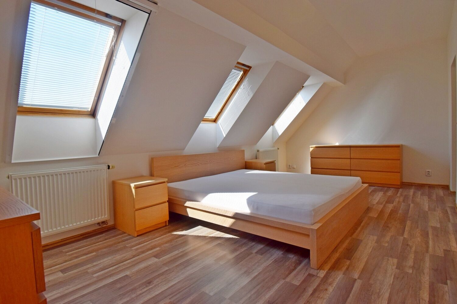 Velkorysý ŘRD 5+1 se zahradou a garáží, 220 m2, Praha 6 - Řepy