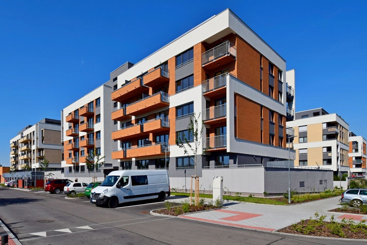 Velmi hezký 2+kk s balkonem a garážovým stáním 54 m2 v novostavbě, Praha 5