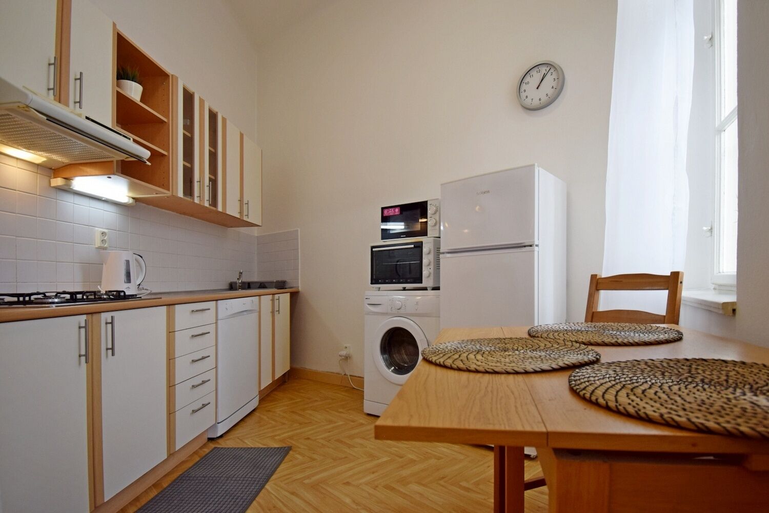 Kompletně zařízený 2+kk, 72 m2 u metra Hradčanská, Praha 6 – Dejvice