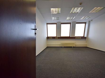 Pronájem - kanceláře, 221 m²