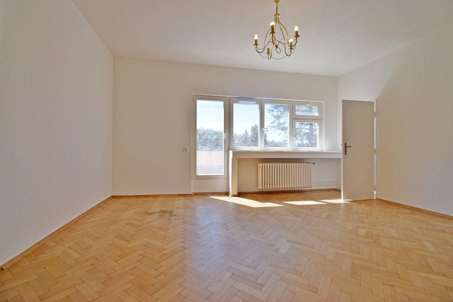 Atypický 3+1 s terasou, 115 m2 blízko Nádraží Holešovice, Praha 8 - Libeň