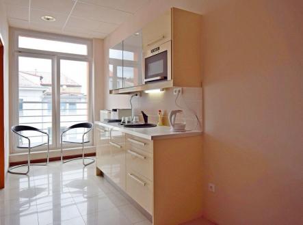 Pronájem - kanceláře, 66 m²