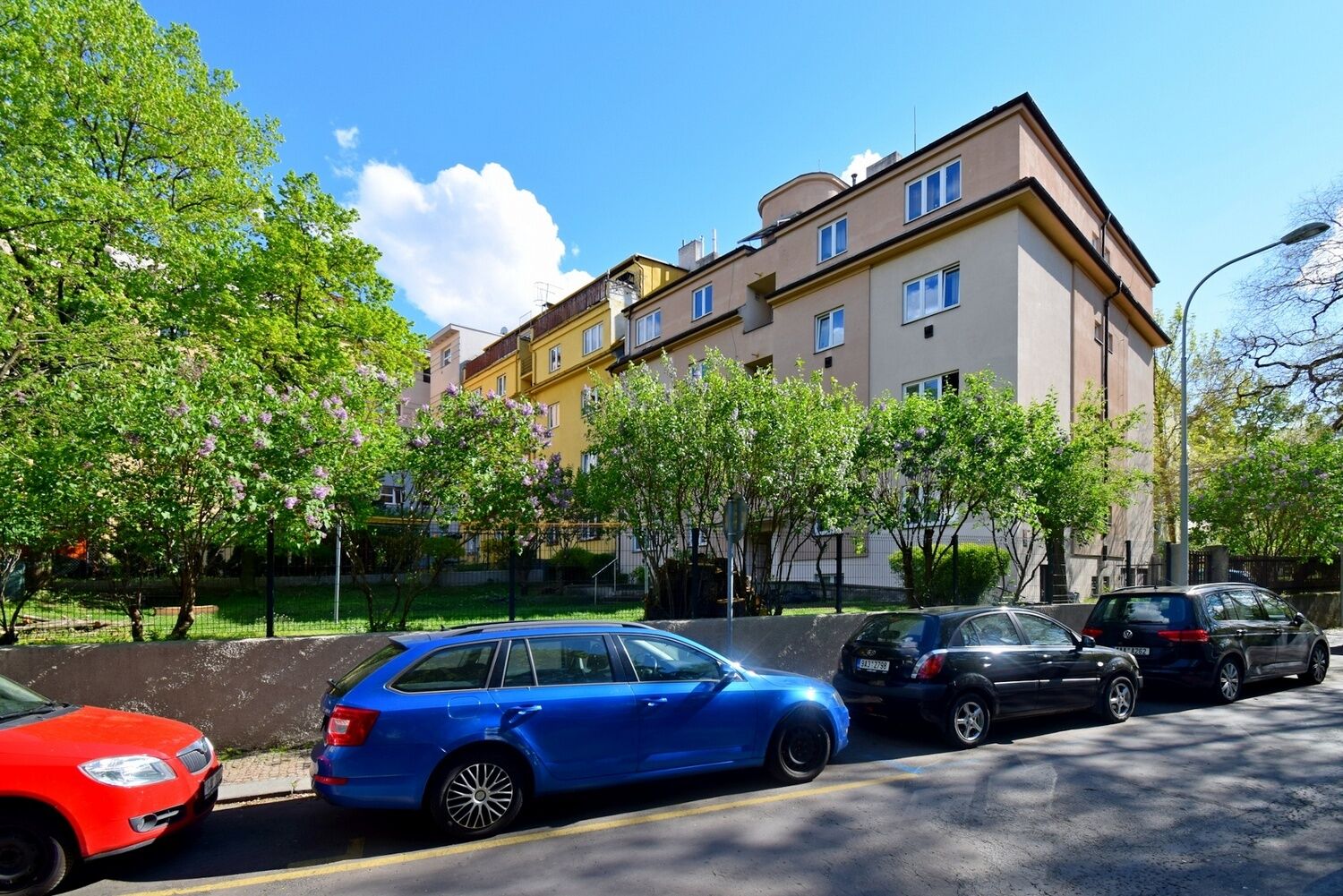 Útulný 1+kk 33 m2 u parku Jezerka, Praha 4