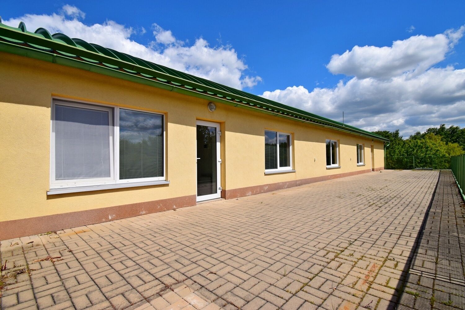 Nebytové prostory s příslušenstvím, 140 m2, Praha 9 - Letňany