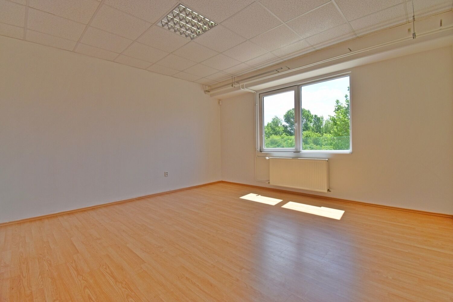 Nebytové prostory s příslušenstvím, 140 m2, Praha 9 - Letňany