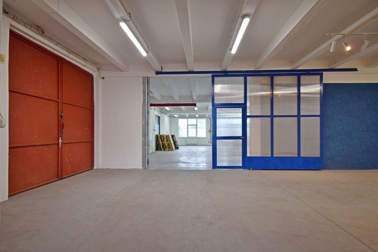 SKLADOVÁ HALA S KANCELÁŘÍ 202 m2, PRAHA 10 - UHŘÍNĚVES