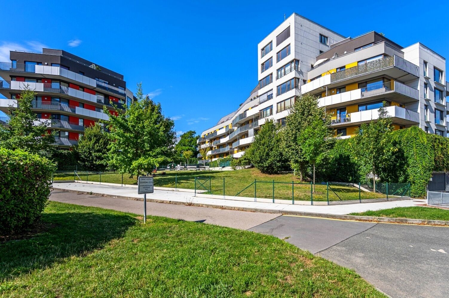 Velmi hezký 2+kk s garážovým stáním v novostavbě, Praha 5 Barrandov