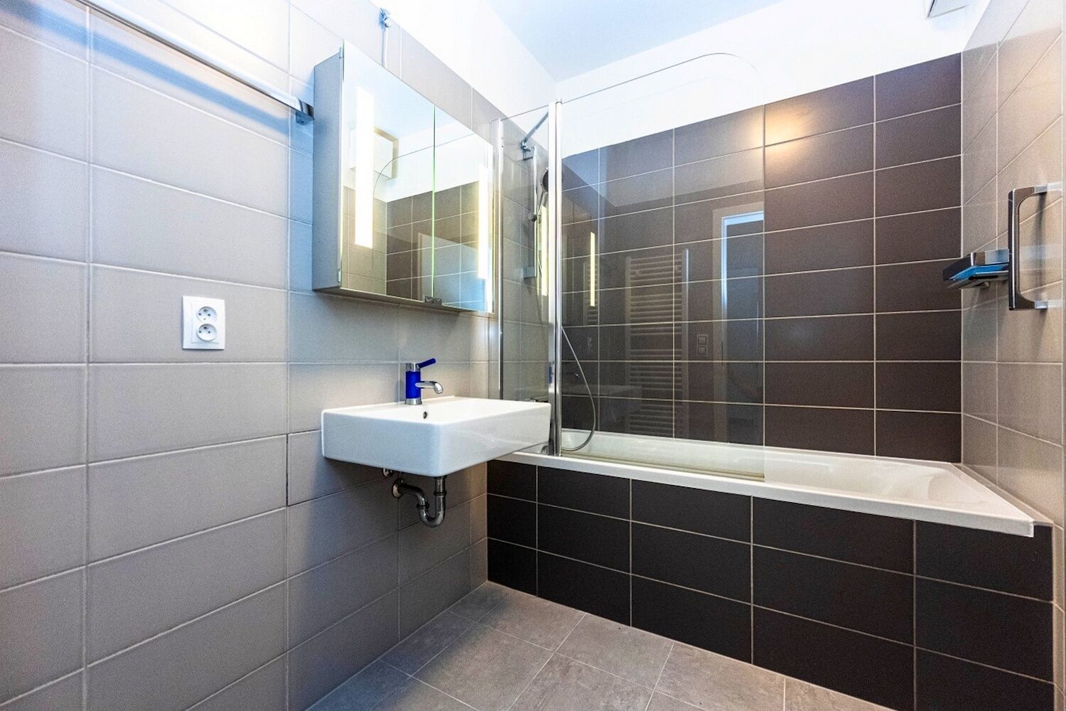 Velmi hezký 2+kk s garážovým stáním v novostavbě, Praha 5 Barrandov