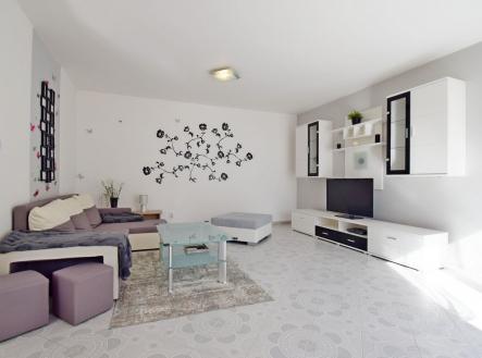 Pronájem - dům/vila, 380 m²