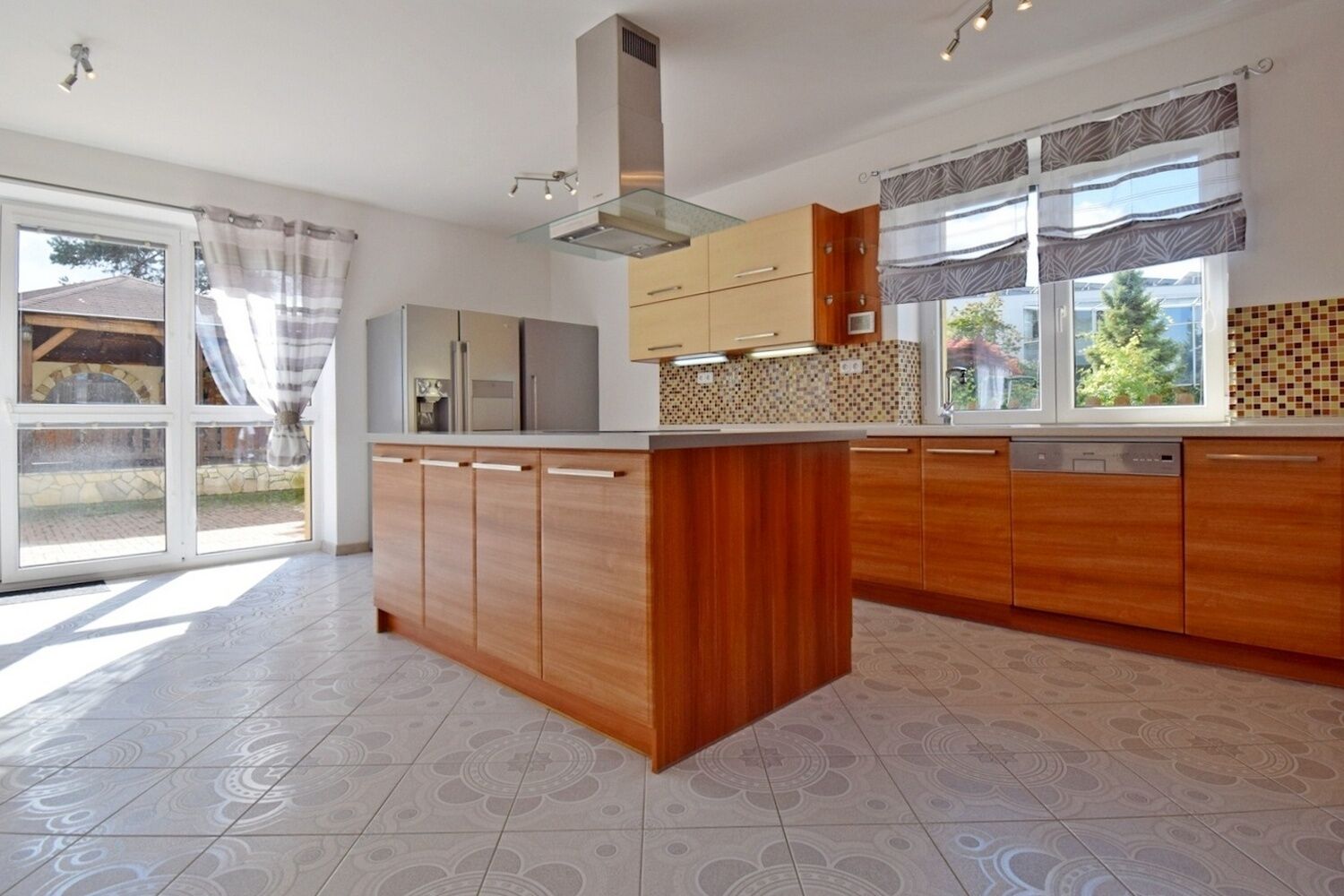 Unikátní třígenerační vila 380 m2 se zahradou, Praha 5 - Stodůlky