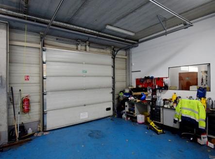 Pronájem - skladovací prostor, 262 m²