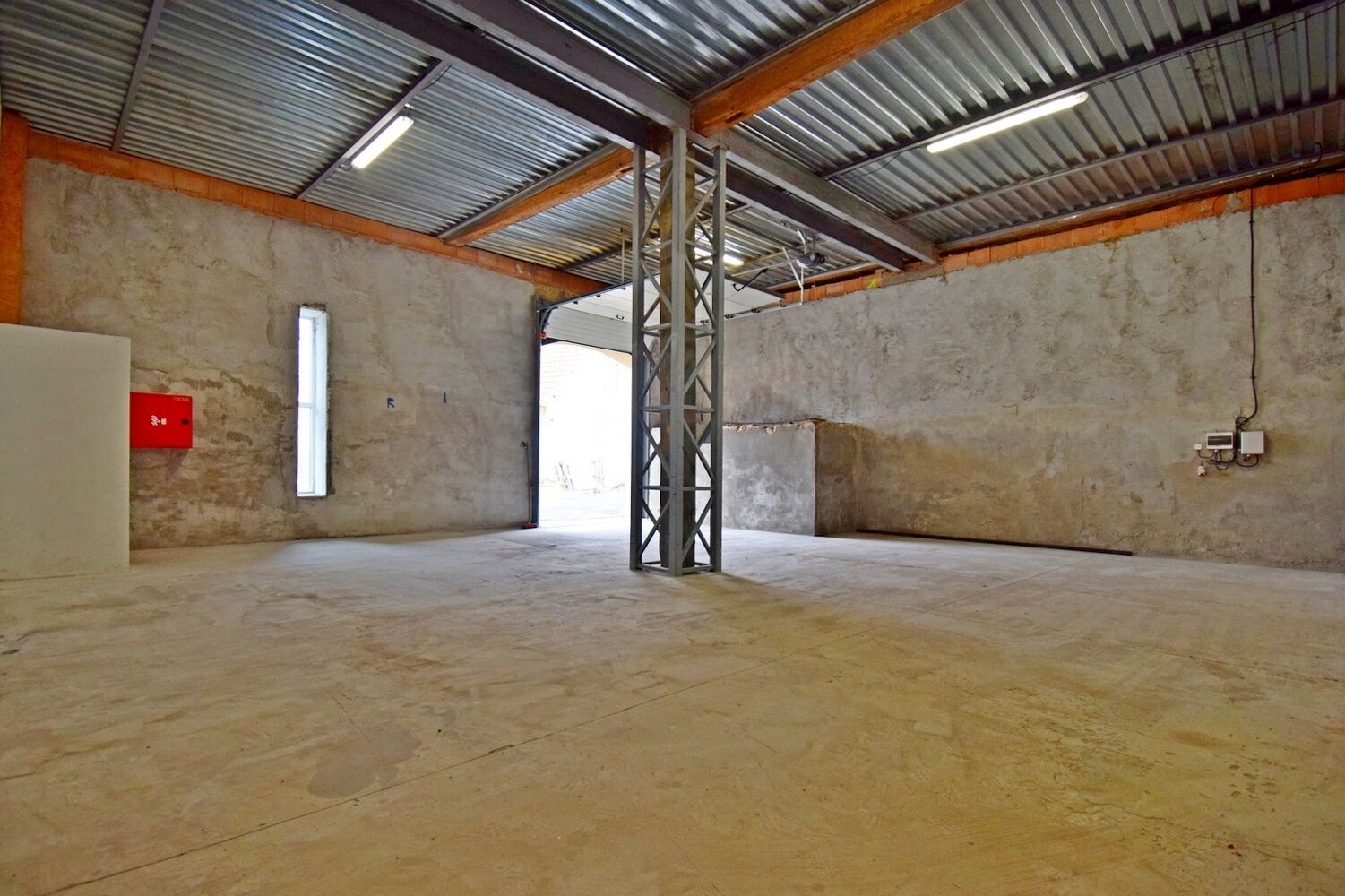 SKLADOVÁ HALA 120 m2, PRAHA 9 – HORNÍ POČERNICE