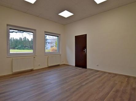 Pronájem - kanceláře, 104 m²