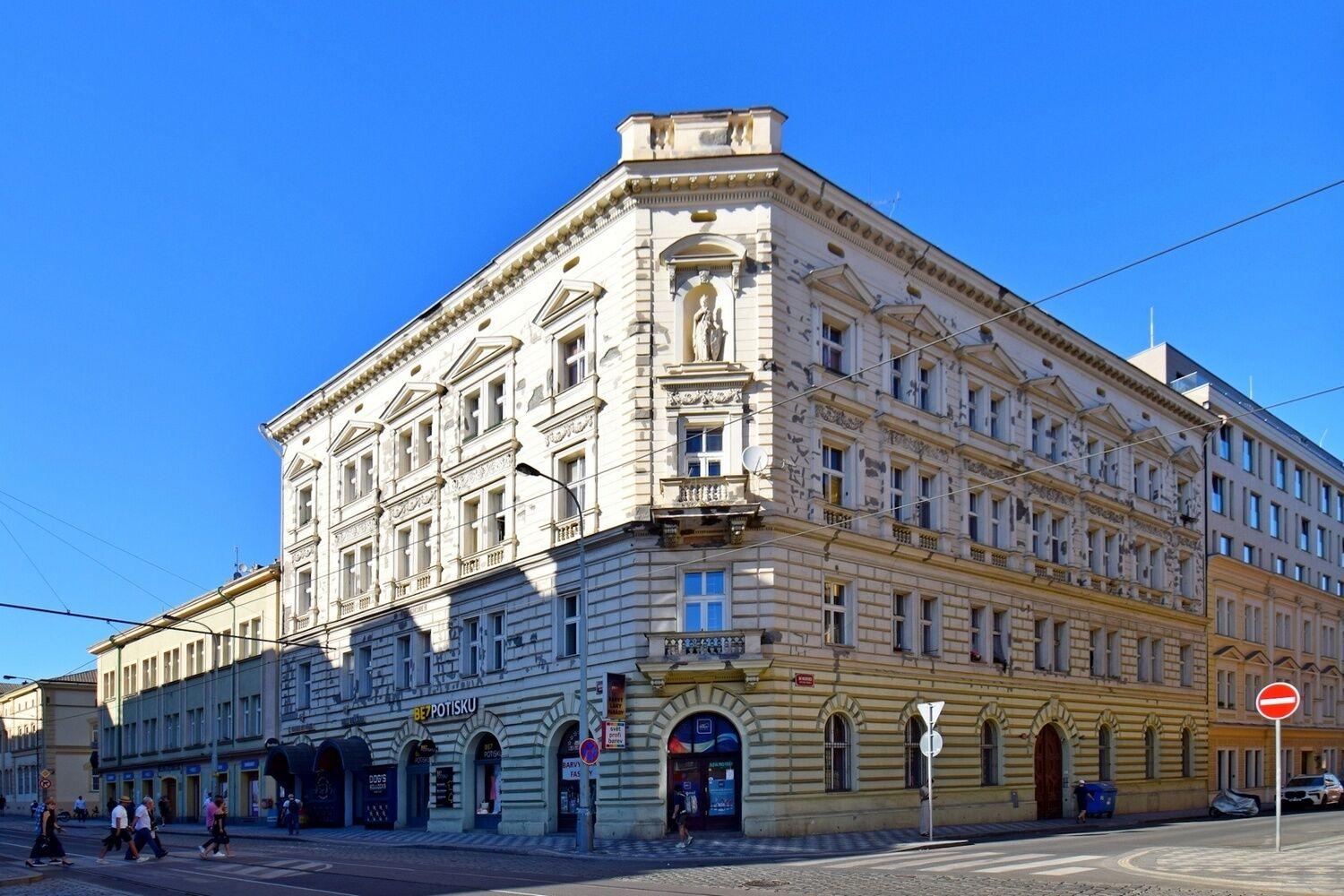 Kompletně zařízený 1+1 s patrem na spaní u metra Anděl, Praha 5