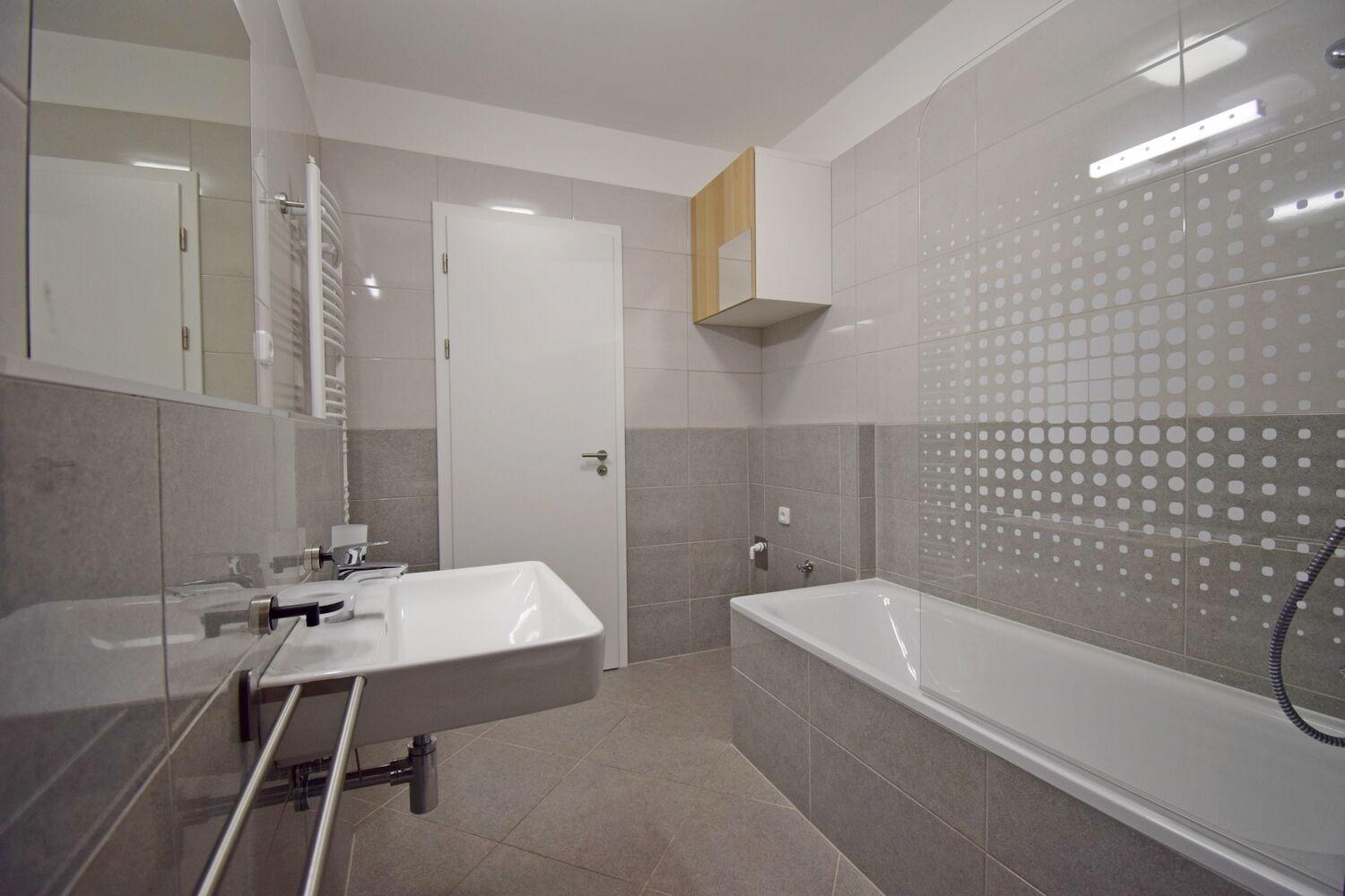 Moderní 2+kk s balkonem 45 m2 a garáží v novostavbě, Praha 10