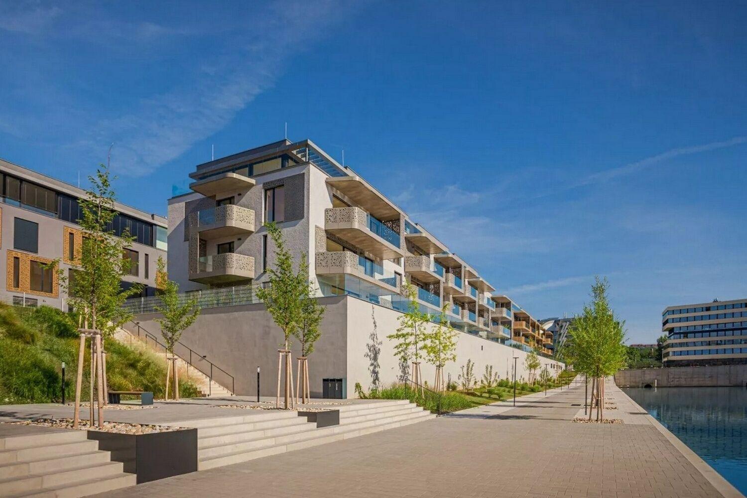 Sklepní prostor u metra Palmovka, Praha 8