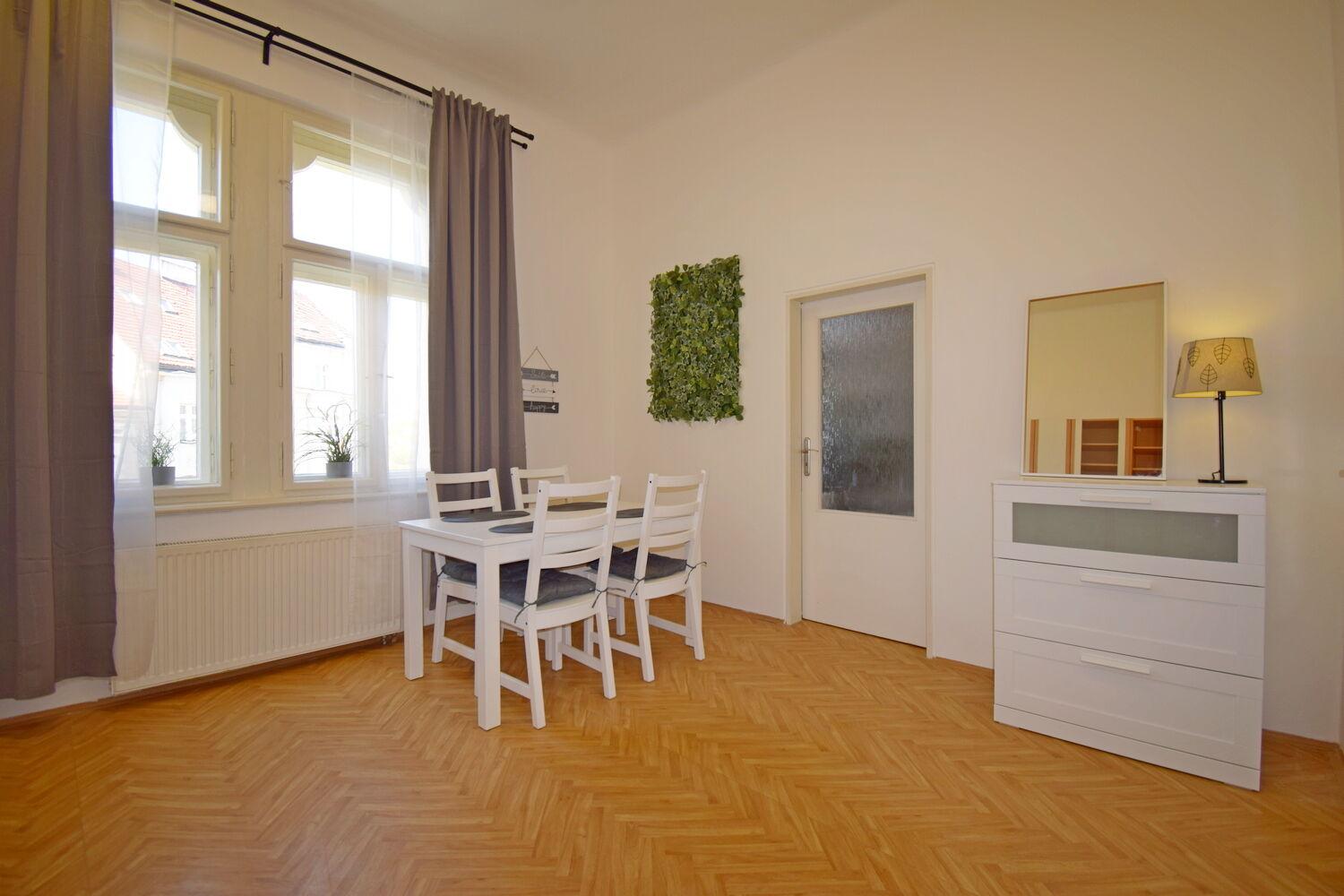 Kompletně zařízený 1+1, 47 m2 u metra Hradčanská, Praha 6 – Dejvice