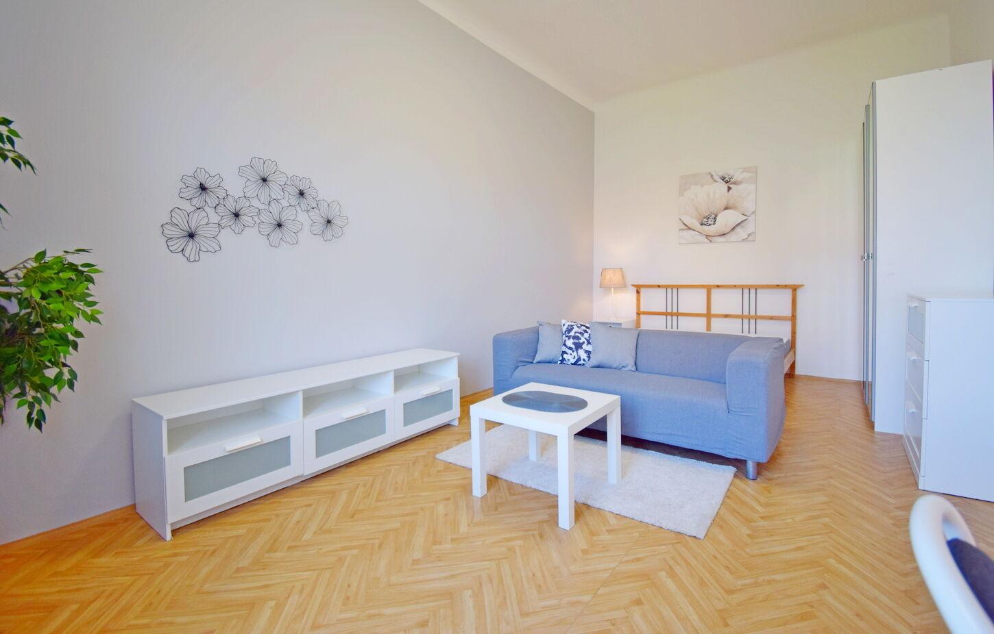 Kompletně zařízený 1+1, 47 m2 u metra Hradčanská, Praha 6 – Dejvice