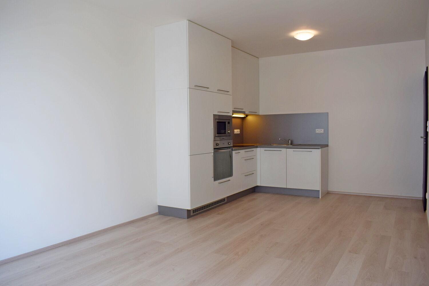 Moderní 2+kk s balkonem 60 m2 a gar. stáním v novostavbě, Praha 10