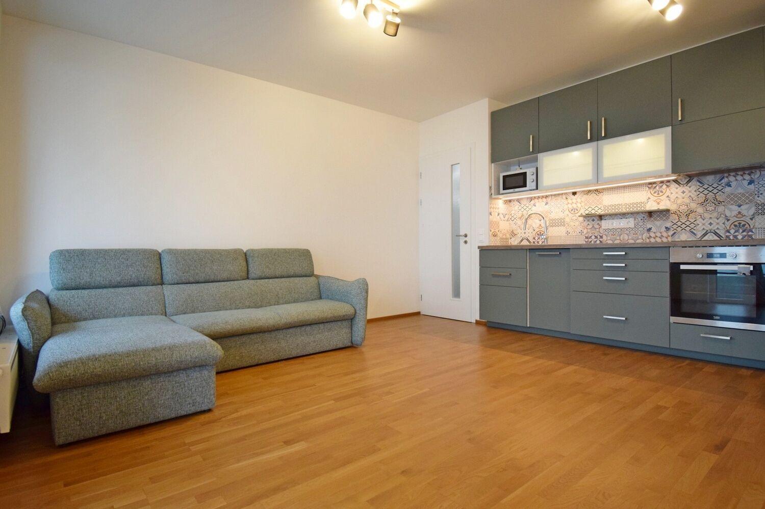 Velmi hezký 2+kk s balkonem a garážovým stáním v novostavbě, Praha 5 Barrandov