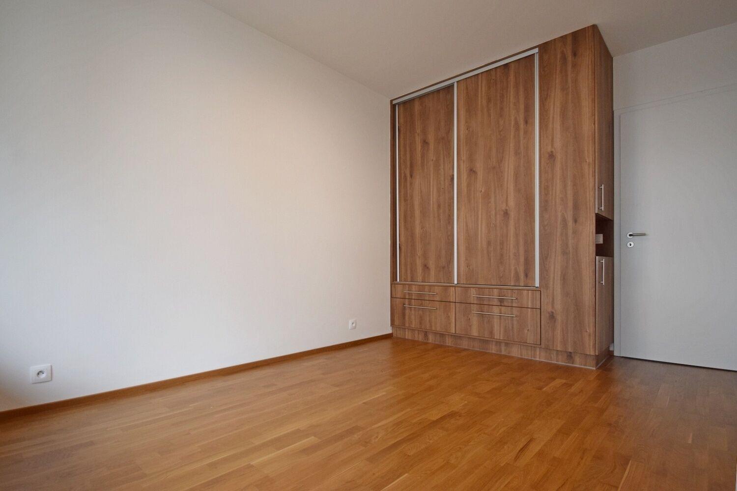 Velmi hezký 2+kk s balkonem a garážovým stáním v novostavbě, Praha 5 Barrandov