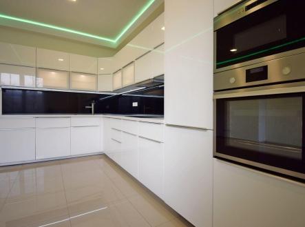 Pronájem bytu, 4+kk, 107 m²